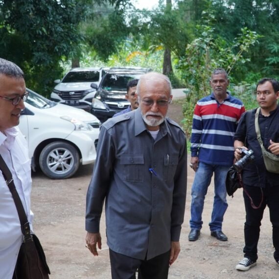 Wali Nanggroe tiba di Kantor HAkA