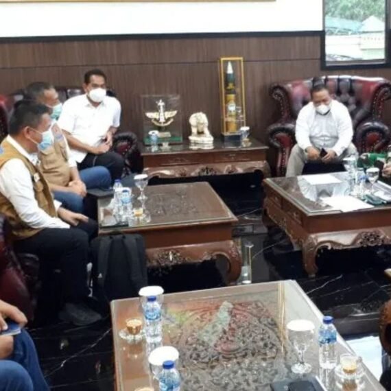 Tim BNPB Menyampaikan paparannya kepada Pangdam IM