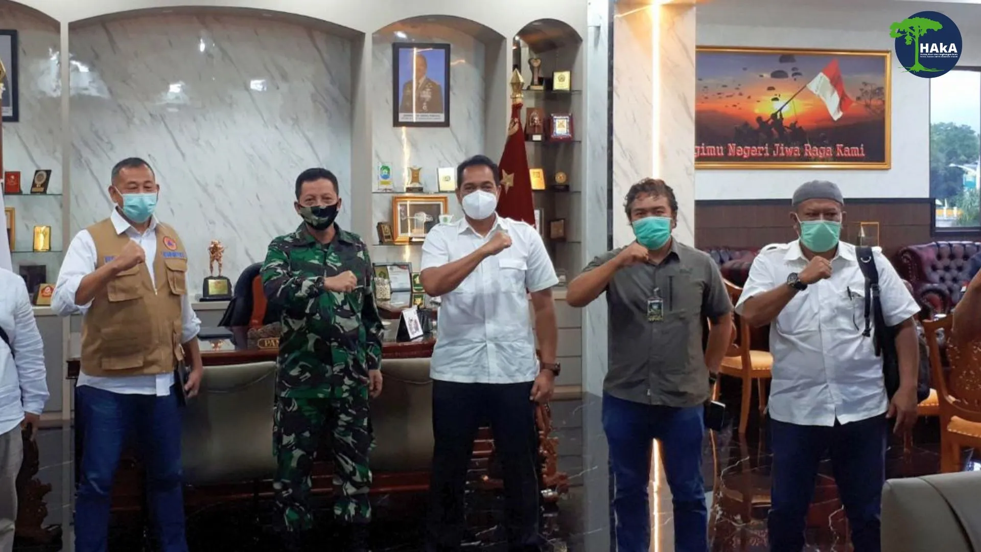 BNPB, Yayasan HAkA dan Pangdam IM berfoto bersama