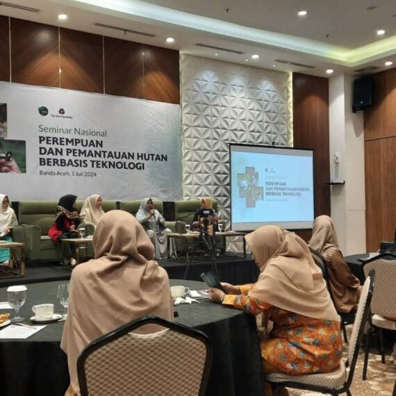 Para tokoh aktivis perempuan Aceh menyampaikan pengalaman dalam berjuang melindungi hutan alam dan lingkungan Aceh