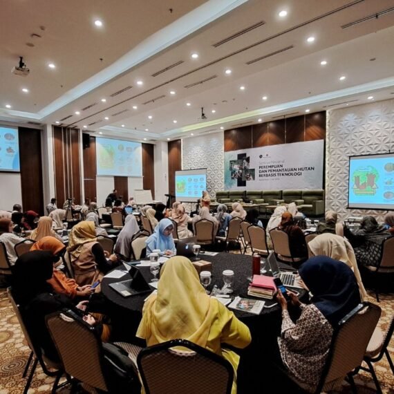 Suasana Seminar Nasional HAkA dan TAF Perempuan dan Pemantauan Hutan Berbasis Teknologi
