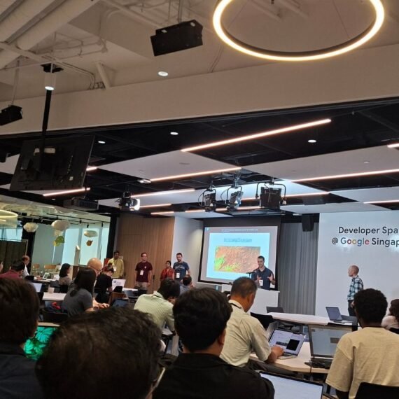 Suasana pembukaan dan perkenalan Geo for Good User Summit 2025 di Singapura