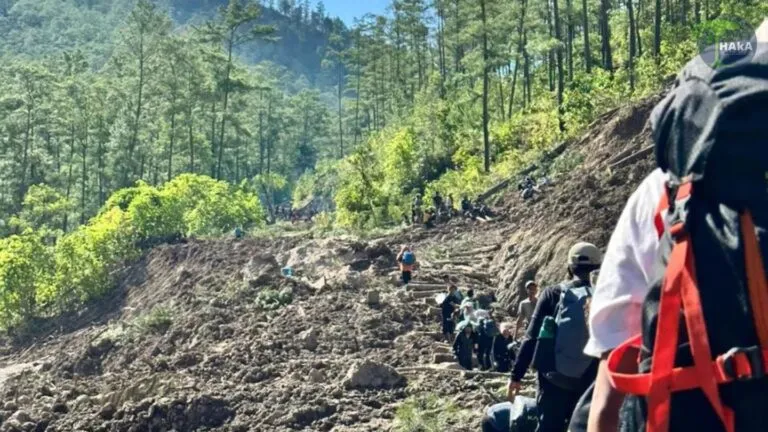 The HAkA team walked out of Linge
