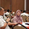 Bapak dari Kepolisian Memberikan Komentar dan Saran dalam FGD Tersebut. Nampak Juga Ketua Ombudsman Aceh juga Hadir.