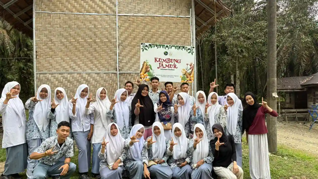 Foto Bersama SMAN 1 Tenggulun Belajar Jamur