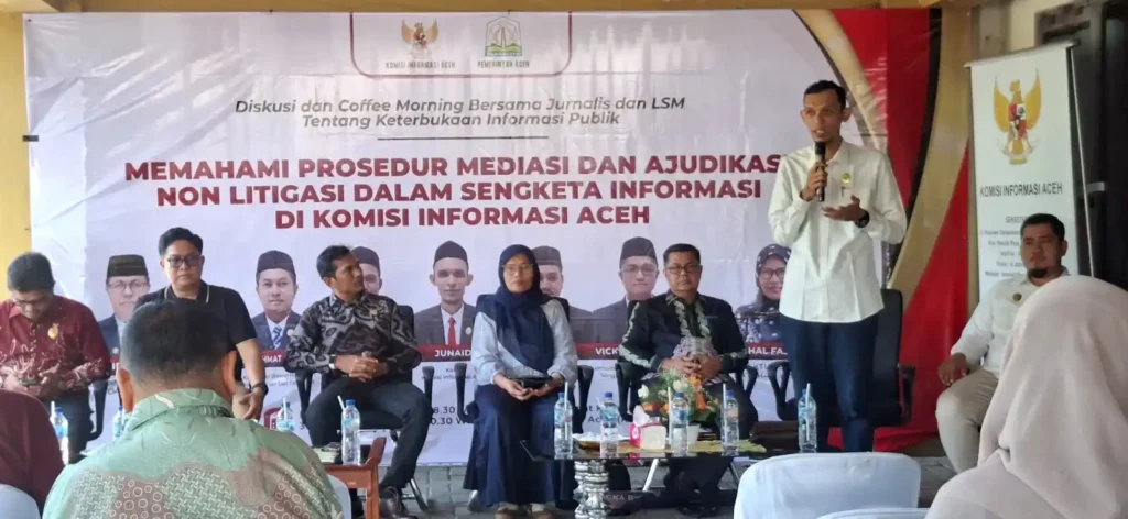Ketua Komisioner Aceh KIA Junaidi dalam Coffee Morning