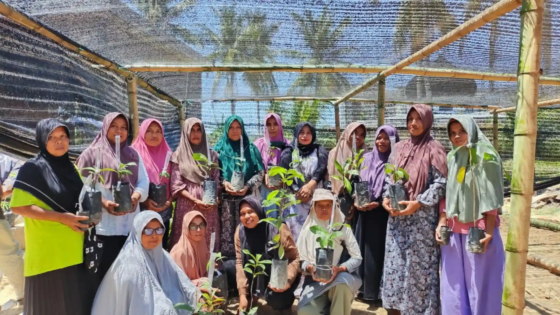 Dari Banjir ke Pembibitan: Perempuan Menumbuhkan Kembali Harapan