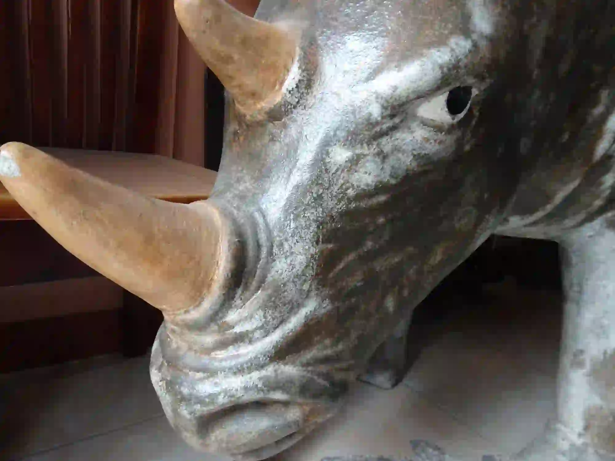 Patung Badak Sumatera