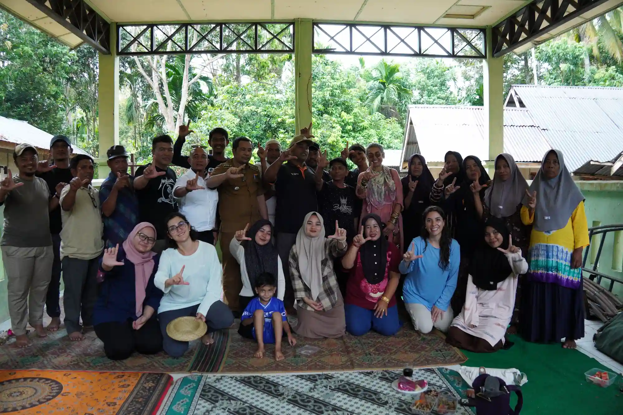 Kunjungan Daughter for Earth ke Lhok Batee Intan Abdya