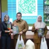 Penyerahan Secara Simbolis Laporan Ekowisata KEL