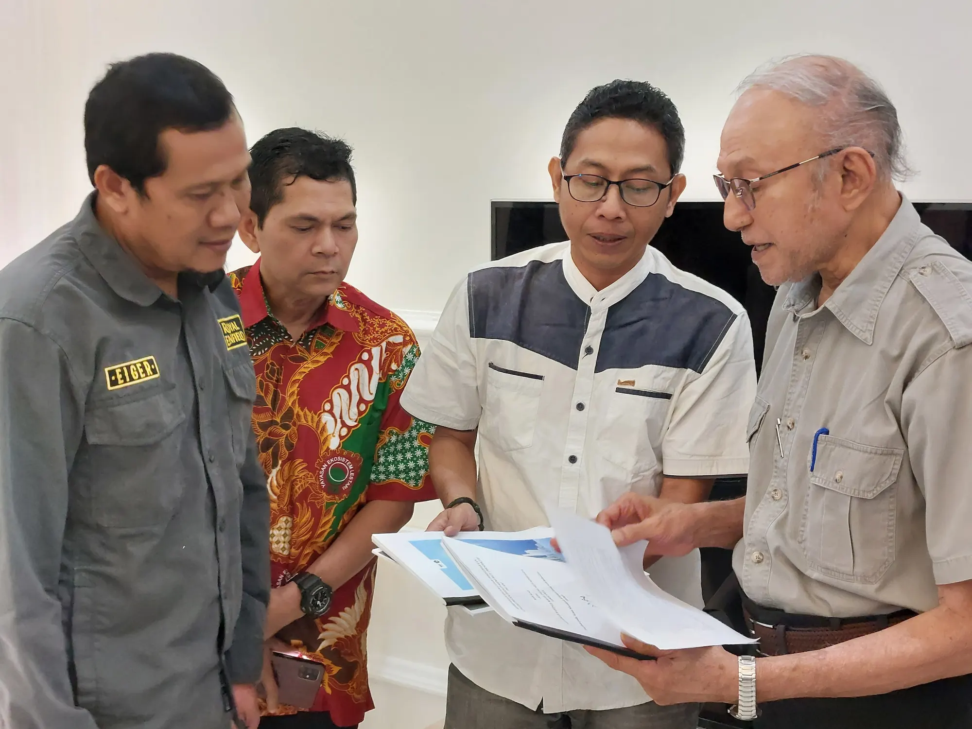 Pertemuan NGO dengan Wali Nanggroe Penyerahan Lembar Fakta KEL Aceh